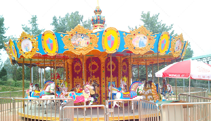 Grand carousel ride 